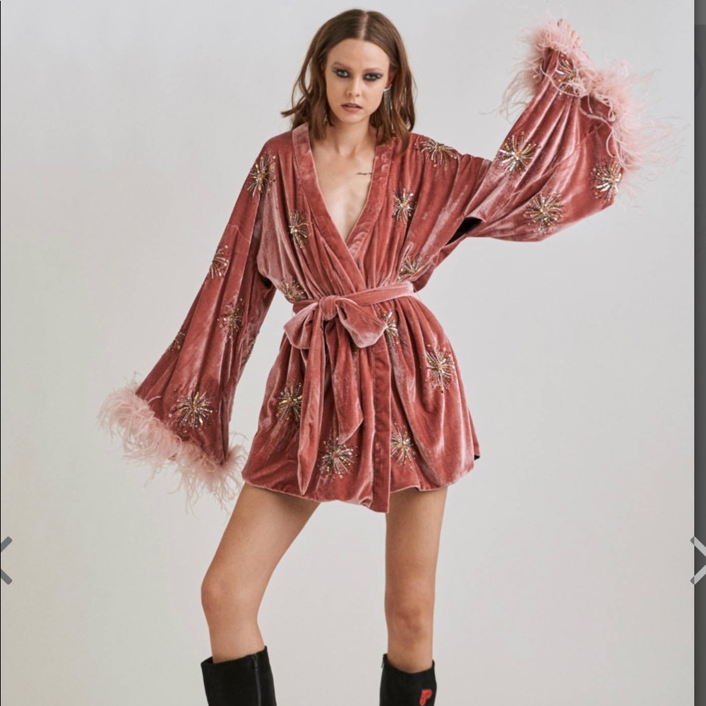 Glamorous robe can be worn out as a outfit